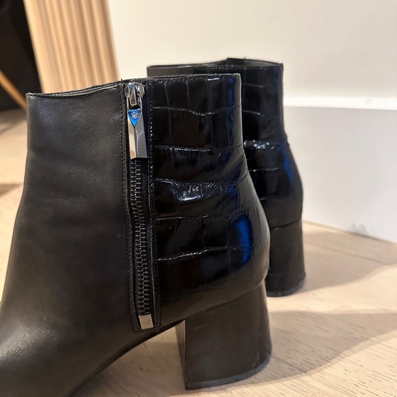 Michael Kors Alane Flex Croc-embossed Leather Ankle Boots In Black size 9 - Picture 5 of 10
